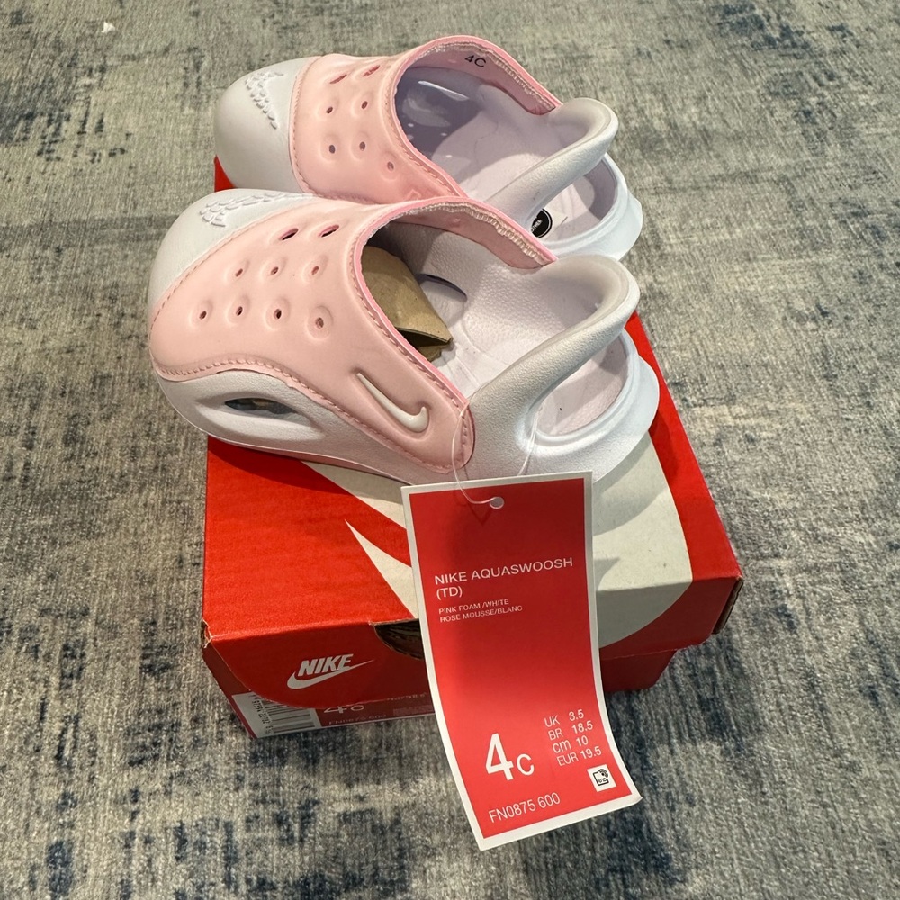NWT - Nike toddler Aquaswoosh sandals